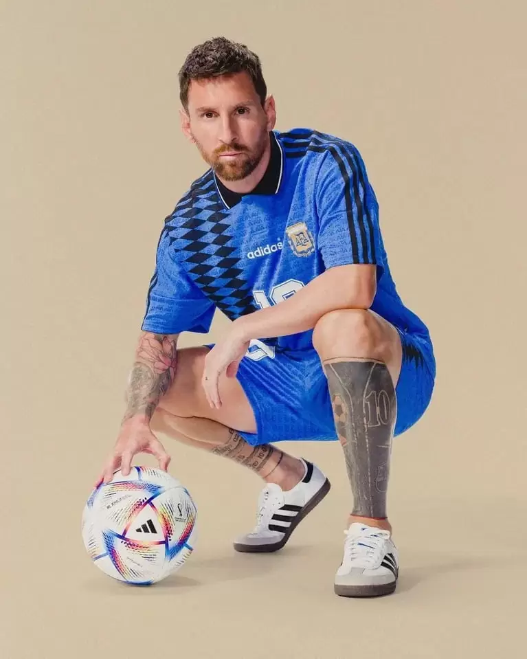 Lionel Messi fue el modelo de la nueva ropa de la Seleccin argentina.