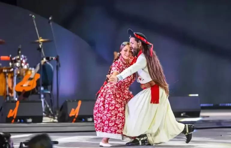 un bailarn le propuso matrimonio a su novia en el escenario