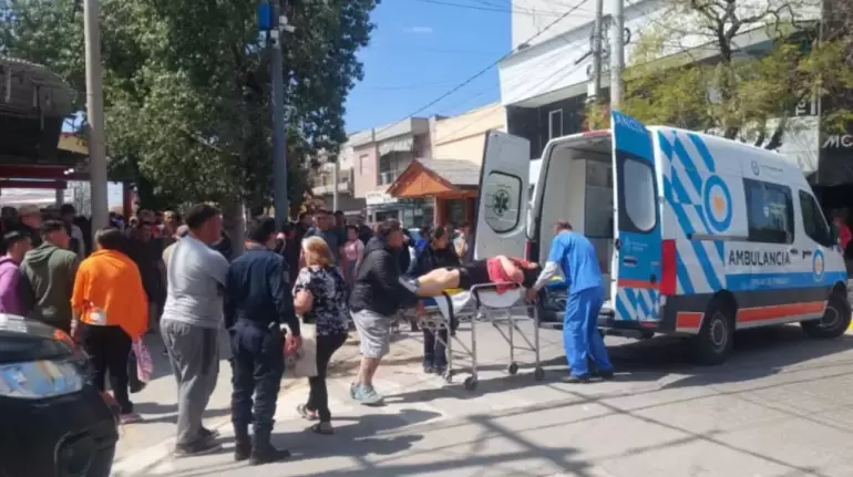 El violento episodio ocurri este sbado al medioda en el centro de la ciudad de Las Termas de Ro Hondo. (Foto: gentileza El Liberal)